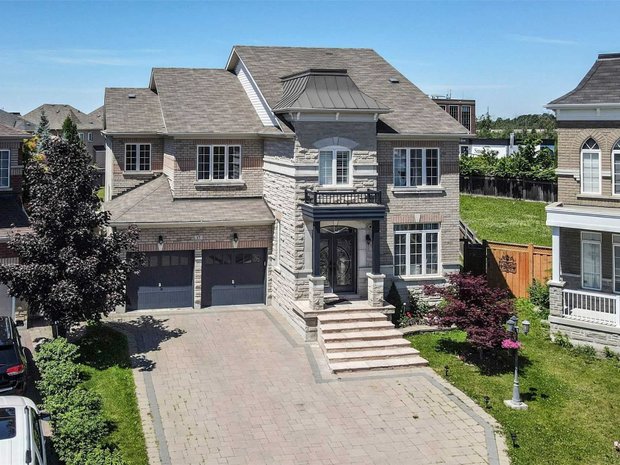 Luxury homes with terrace for sale in Markham, Ontario, Canada