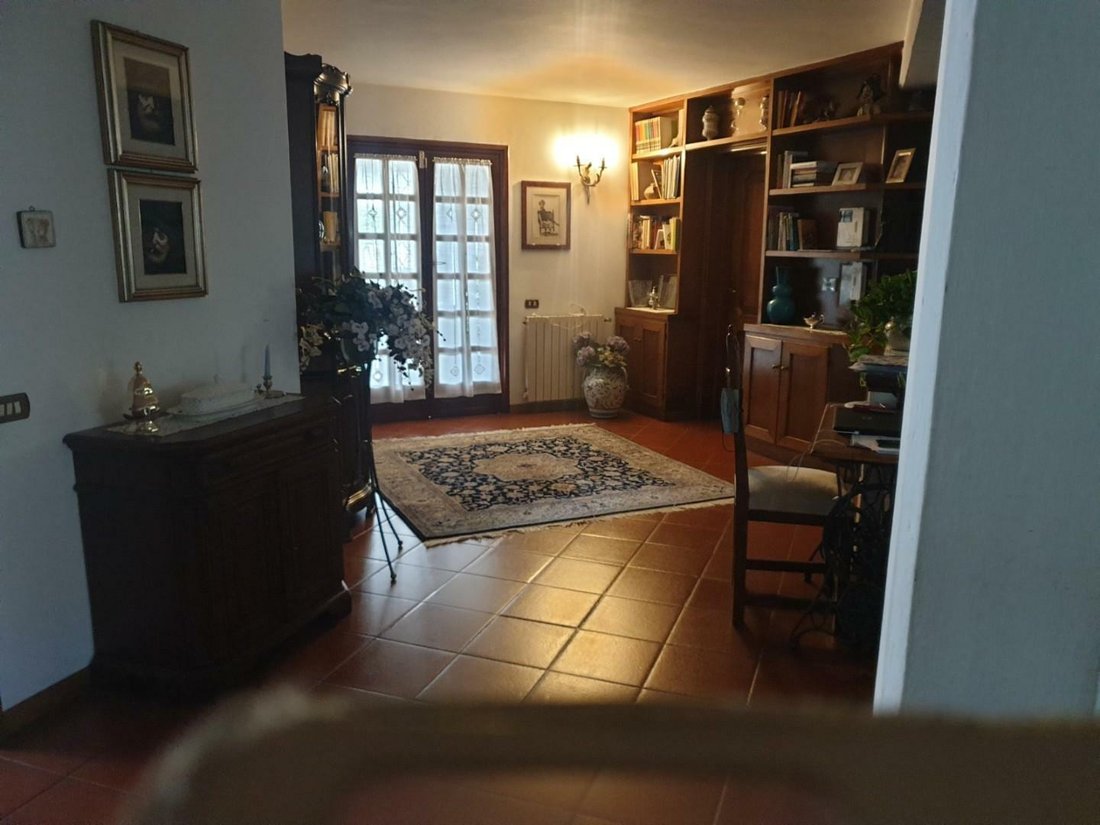 Villa in Marina di Carrara, Tuscany, Italy 4 - 12203945