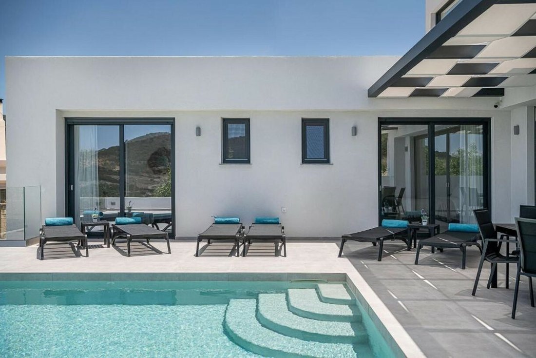 Beautiful Villa With In Kissamos, Decentralized Administration Of Crete, Greece For Sale (12205268)