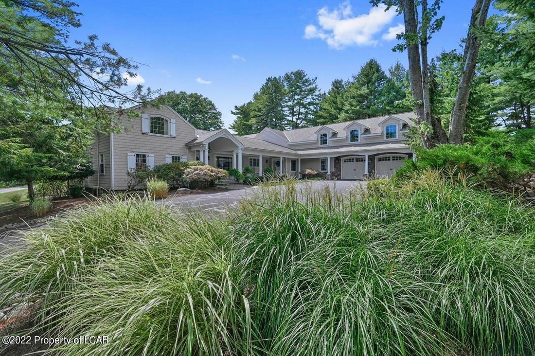 6 Bedrooms Single Family Detached In Shavertown, Pennsylvania, United