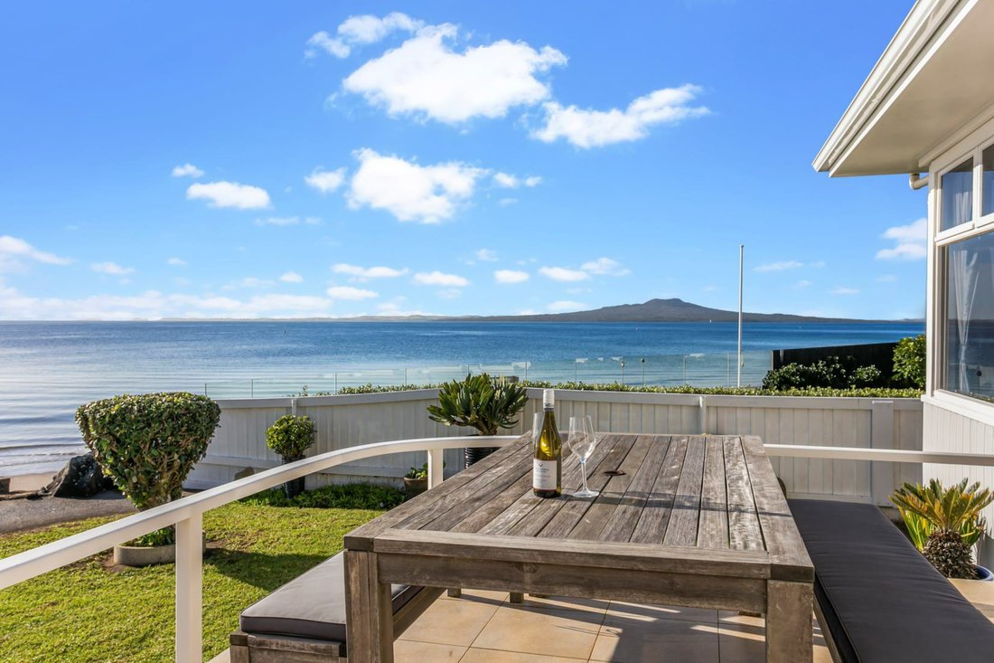 This Superb Home Enjoys A Prized Absolute In Auckland, Auckland, New