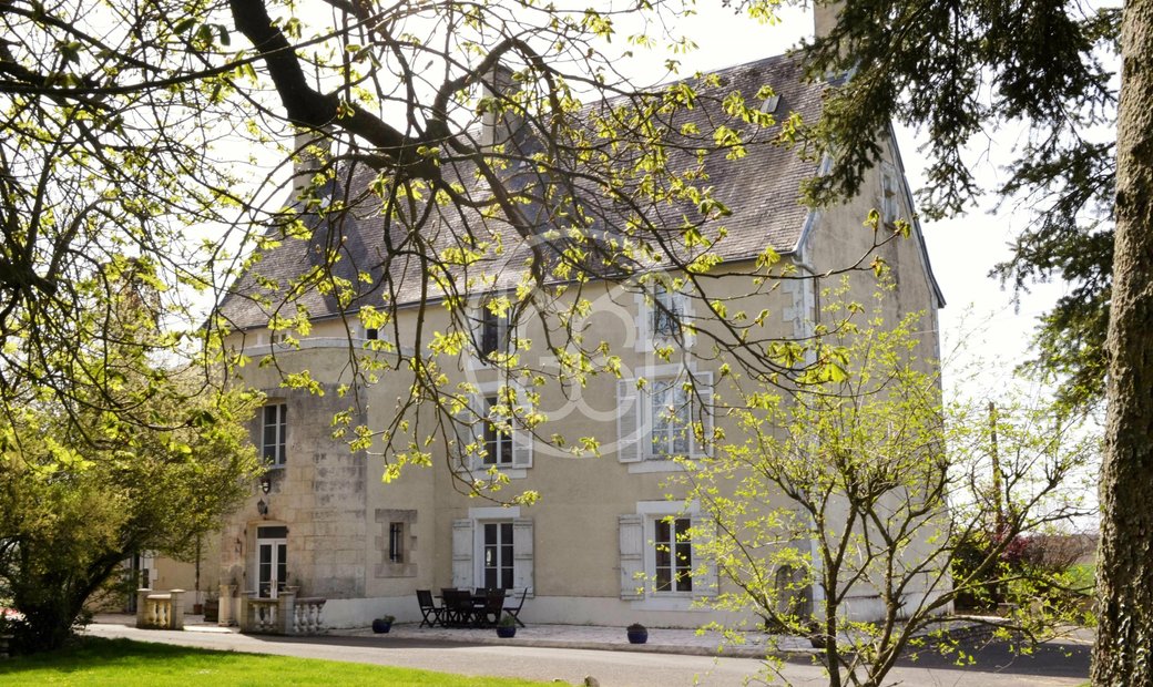 Property With Outbuildings, Swimming In Valdelaume, Nouvelle Aquitaine