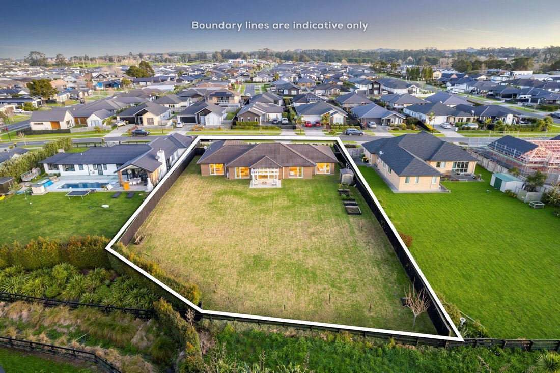 Timelessly Stylish Home In A Highly Desirable In Kumeu, Auckland, New