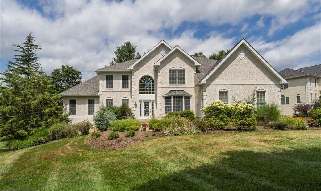 Bright And Spacious Home In In Newtown Square, Pennsylvania, United