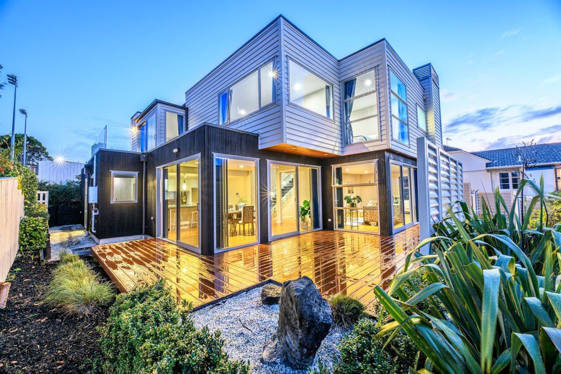 Modern Home With Exclusive View To Hobson In Auckland, Auckland, New