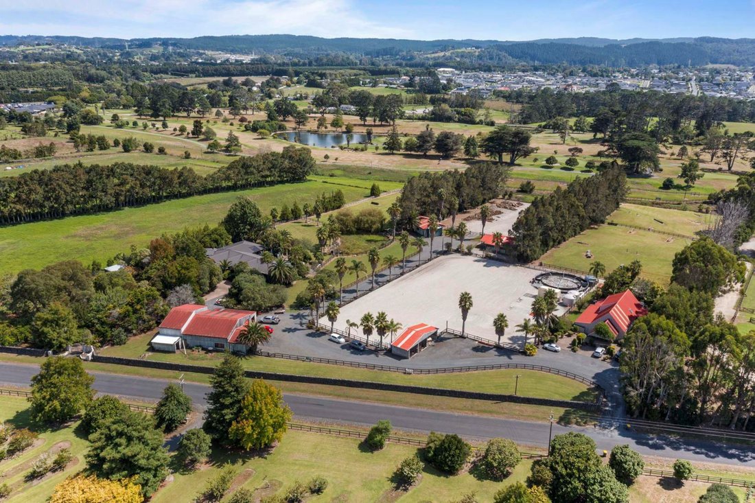 15 Acre Retreat With An Exclusive Address In Kumeu, Auckland, New