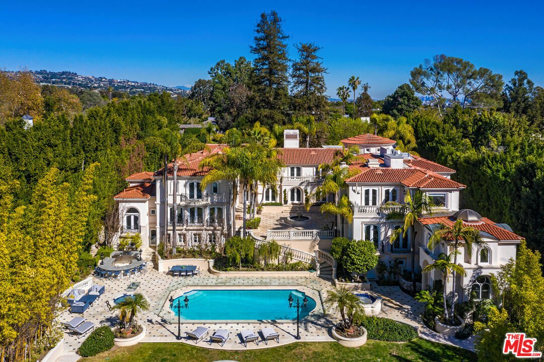 8 Bedrooms Single Family Detached In Los Angeles, California, United