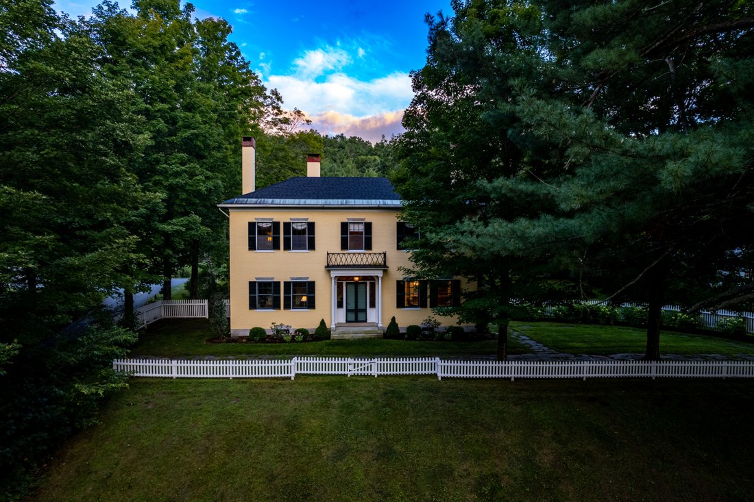 Antique Federal In Orford In Orford, New Hampshire, United States For