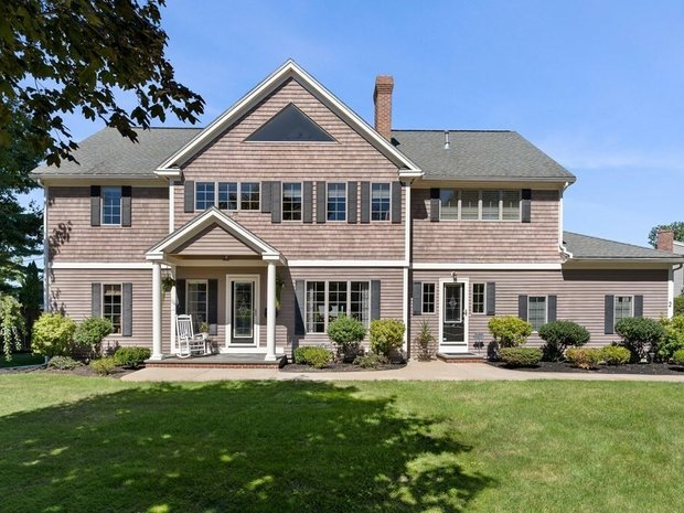 Luxury lake view homes for sale in Wakefield, Massachusetts | JamesEdition