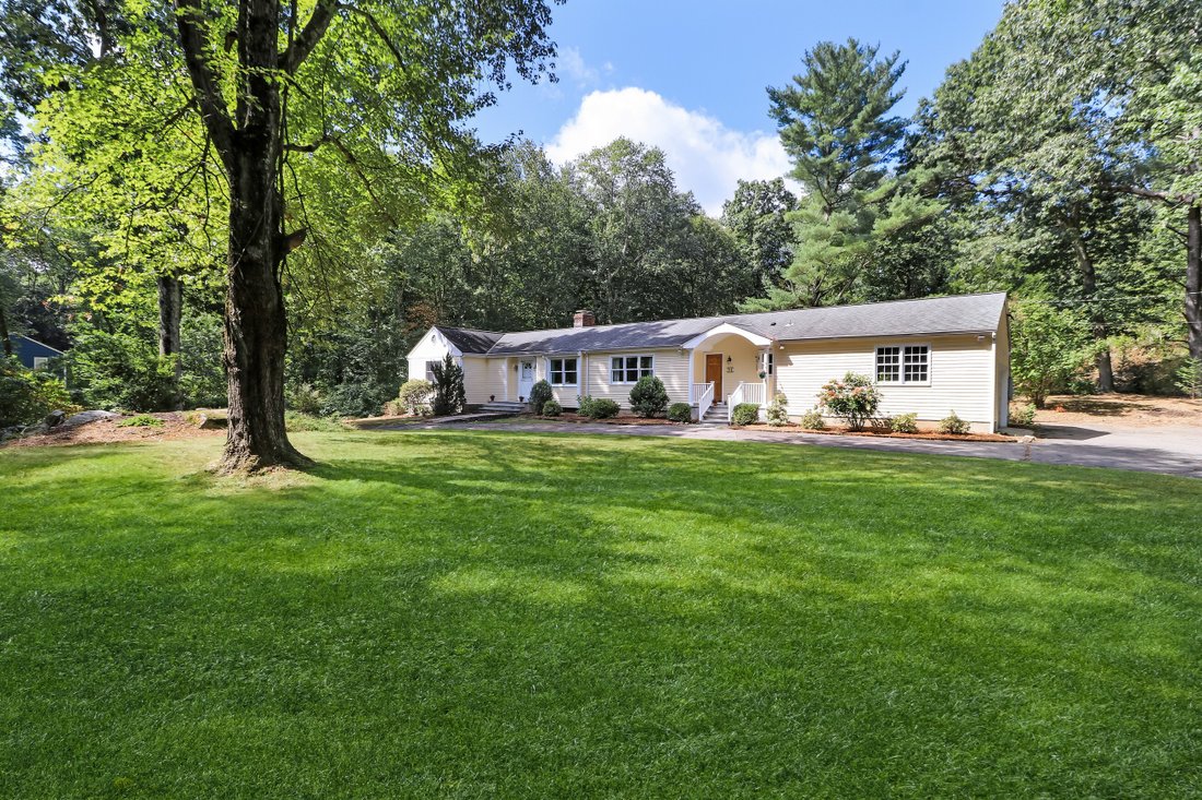 Wonderful Ranch Home Offering An Open En Weston, Connecticut, Estados