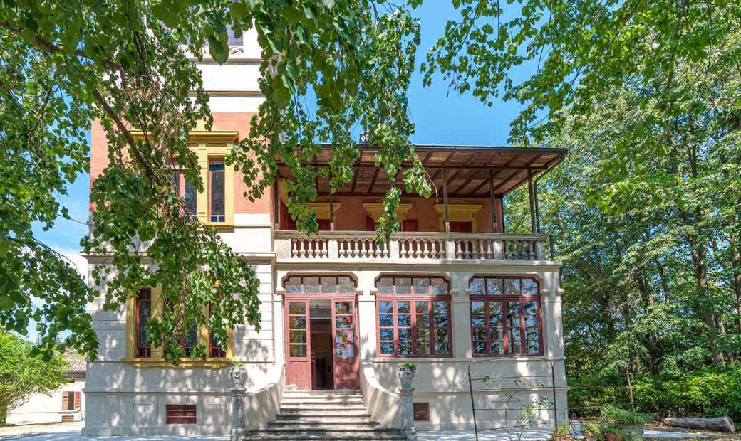 Villa Art Nouveau En Alta Val Tidone En Nibbiano, Emilia Romaña, Italia