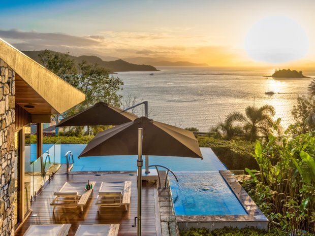 luxury-coastal-houses-for-sale-in-whitsundays-queensland-australia