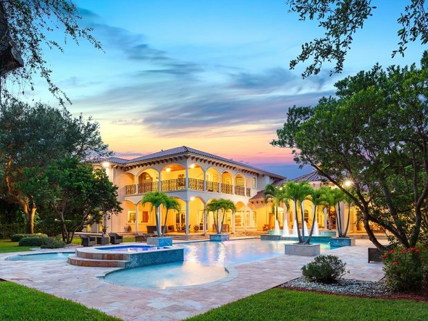 Viviendas de lujo con sala de juegos en venta en Coral Gables, Florida |  JamesEdition