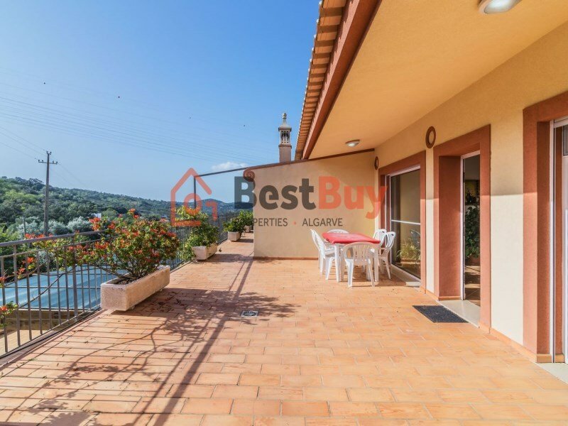 Charmosa Algarvian Villa With 6 Bedrooms, Swimming In Faro, Algarve