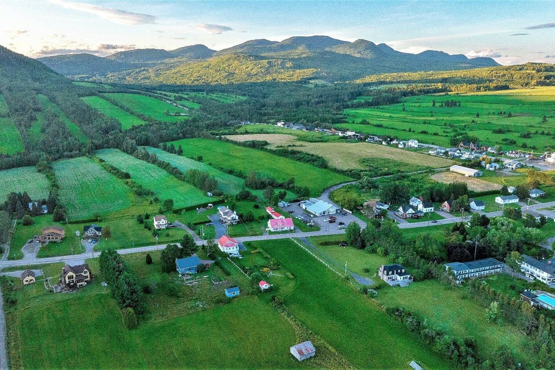 Les éboulements, Capitale Nationale In Les éboulements, Quebec, Canada For Sale (12089696)