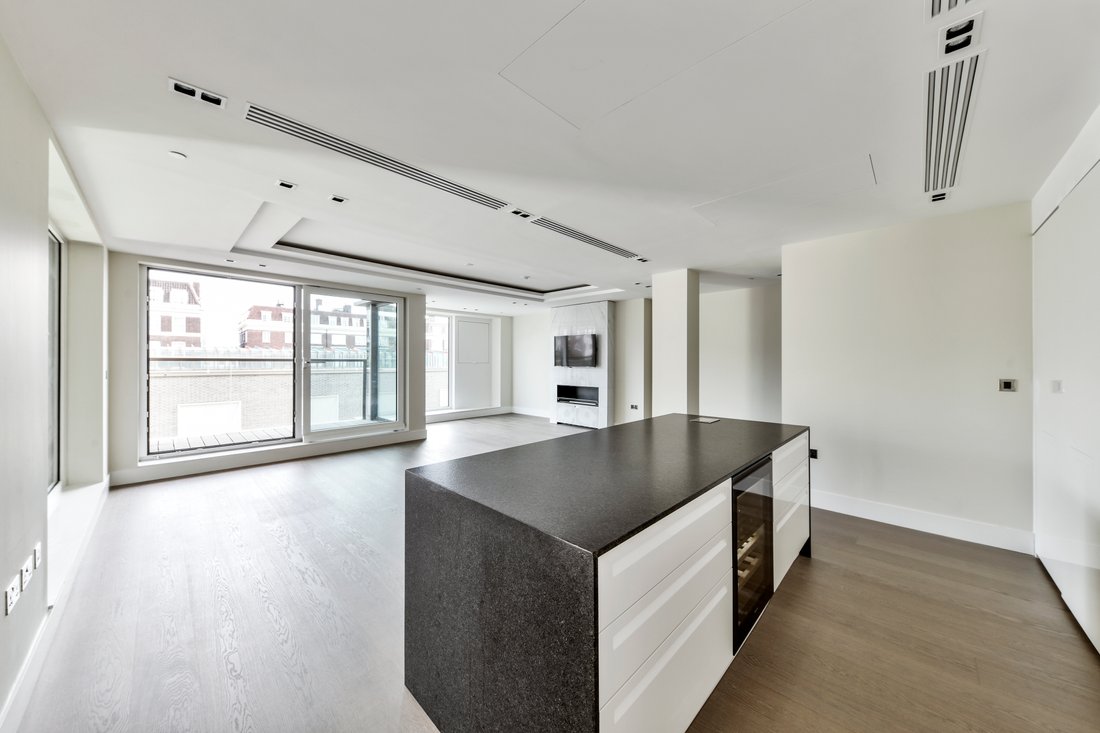 A Sleek Three Bedroom Apartment In A Coveted In London, England, United