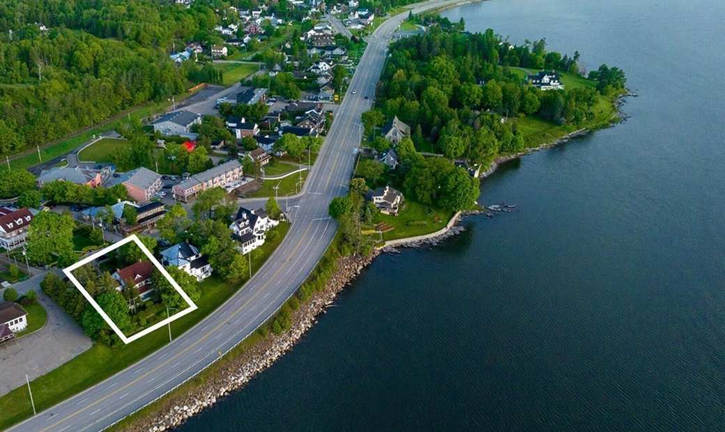 La Malbaie, Capitale Nationale Dans La Malbaie, Québec, Canada à Vendre