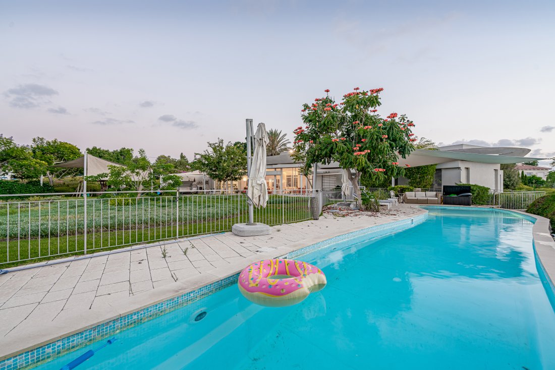 Architecturally Designed Villa On In Sde Warburg, Center District