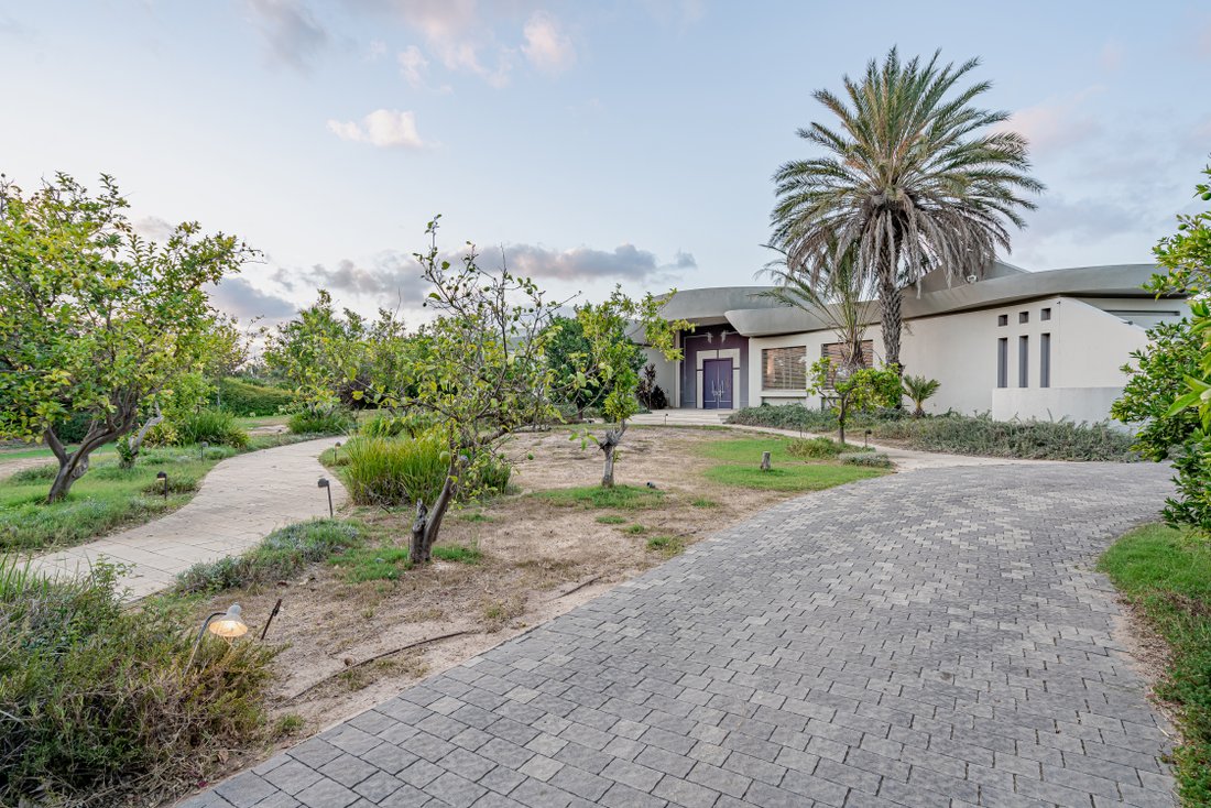 Architecturally Designed Villa On In Sde Warburg, Center District