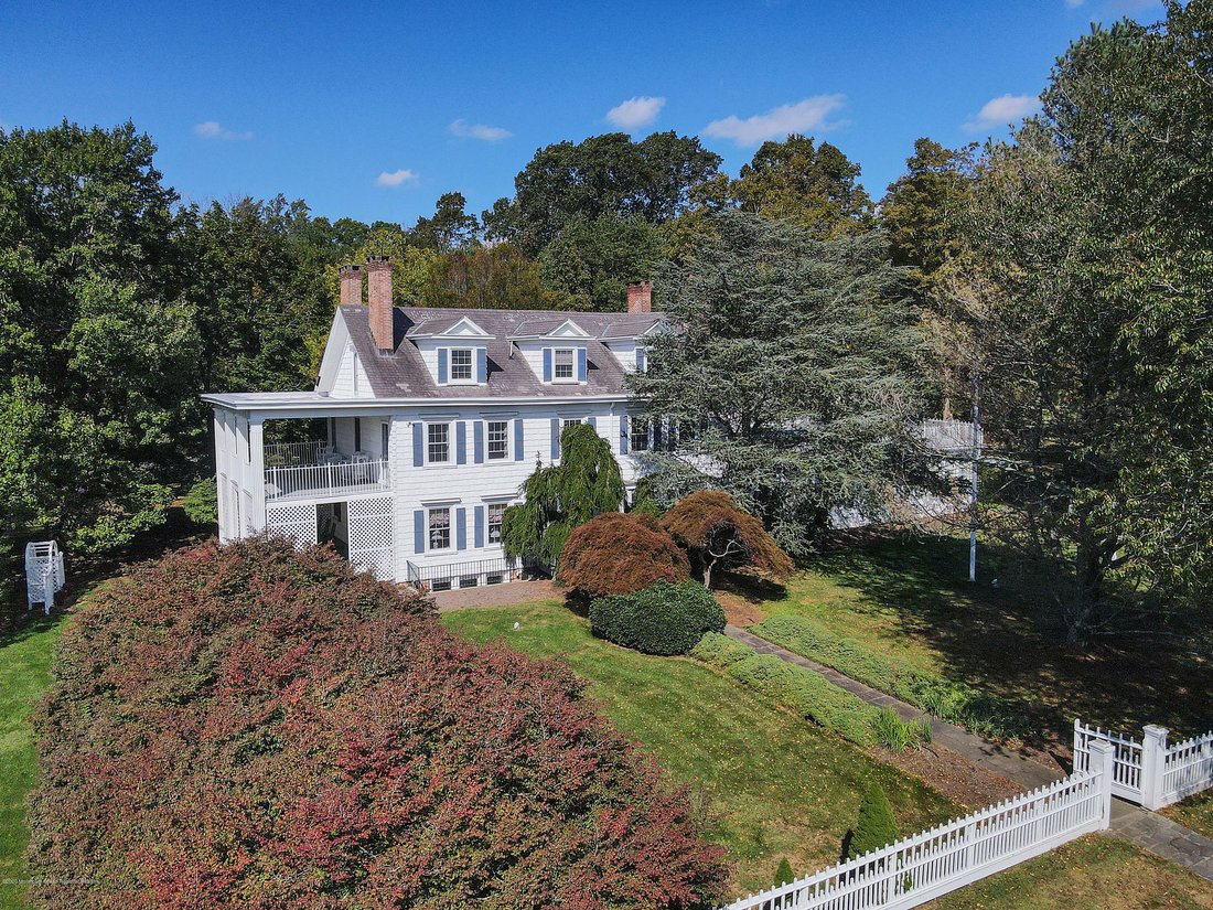 5 Bedrooms Single Family Detached In Holmdel, New Jersey, United States