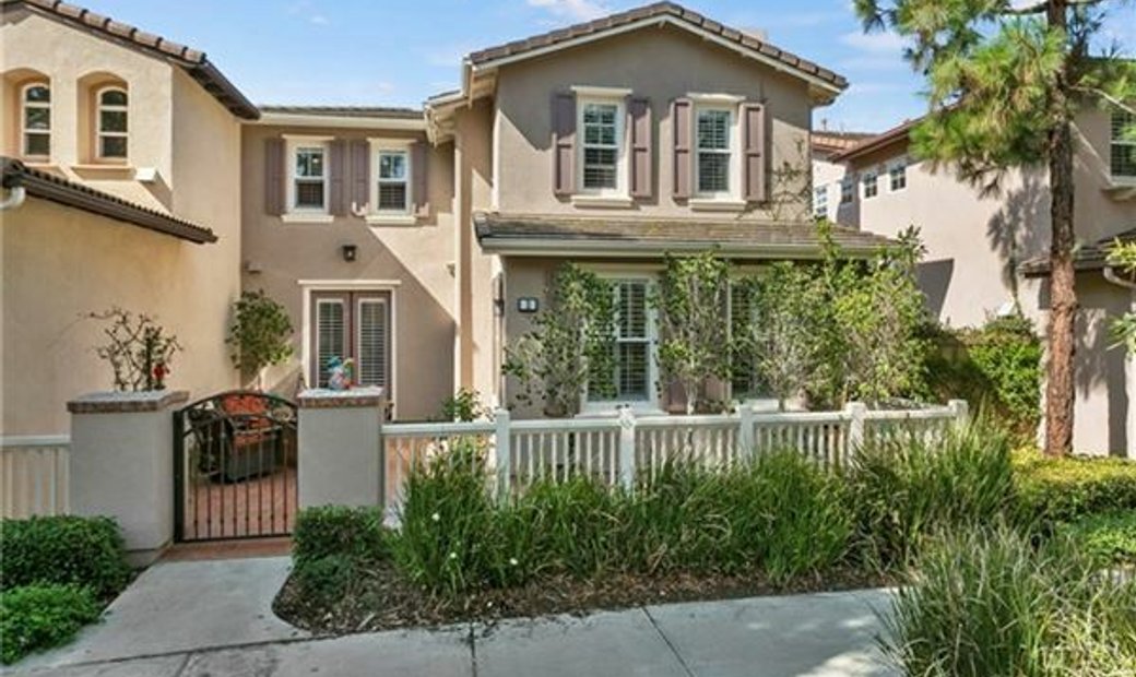 Townhome In Desirable Bella Rosa In Irvine, California, United