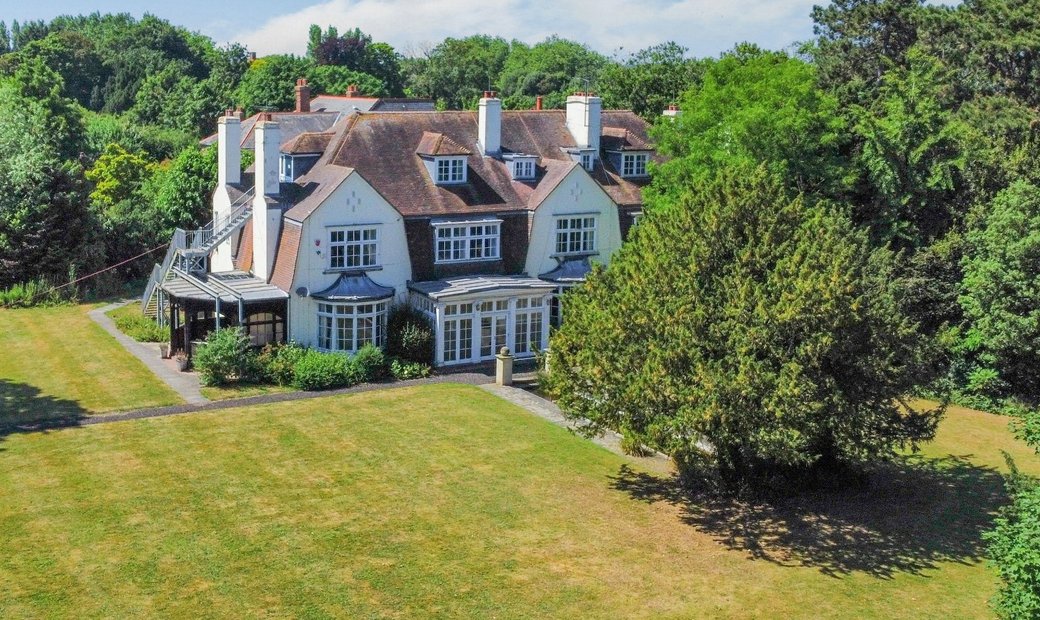 Substantial Art Deco Property In Sandwich, England, United Kingdom For