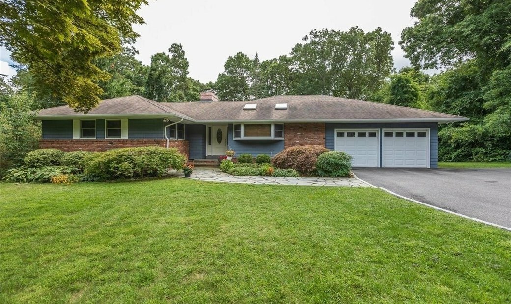 House Centerport In Centerport, New York, United States For Sale (12215412)