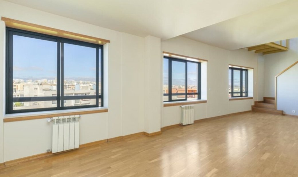 Duplex Penthouse With 6 Bedrooms, Terrace, Jacuzzi In Lisbon, Lisbon