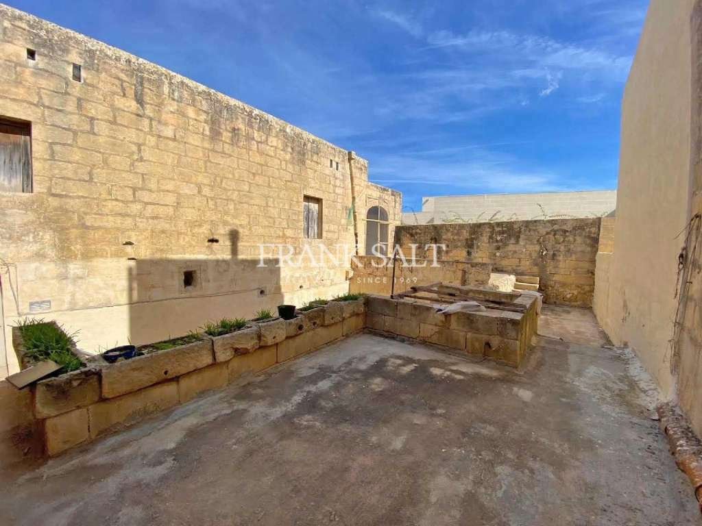 Siggiewi, Unconverted House Of Character In Siggiewi, Malta For Sale