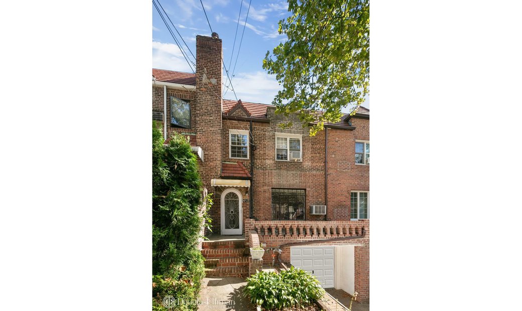 Townhouse Queens In New York, New York, United States For Sale (12215431)