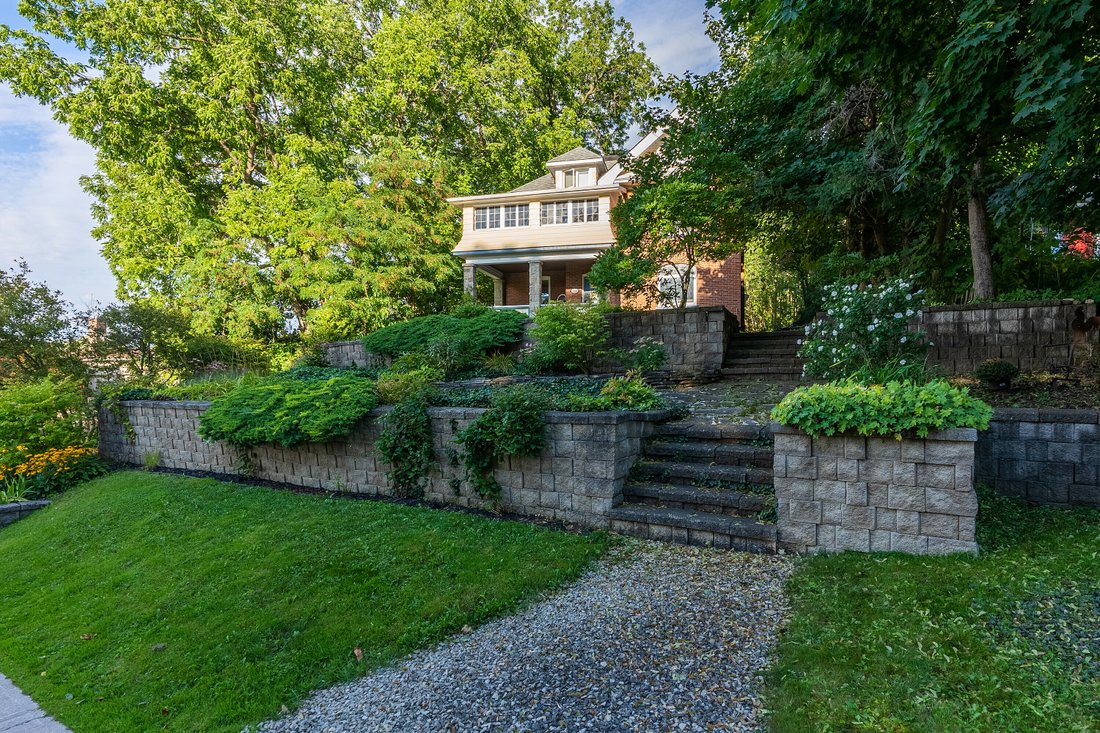 Stunning Century Home In Clarksburg, Ontario, Canada For Sale (12219460)