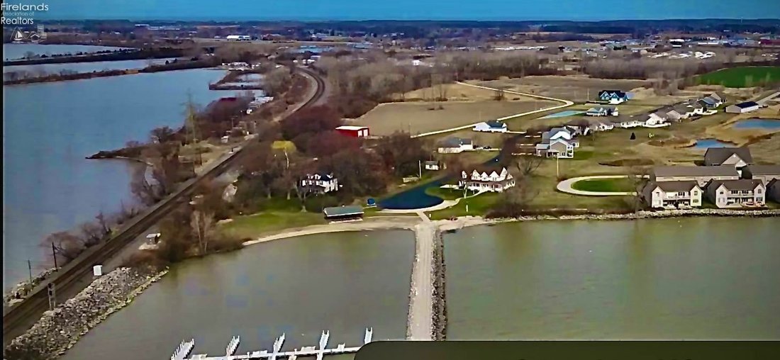 Rare Waterfront On A Sandy Beach In Port Clinton, Ohio, United States