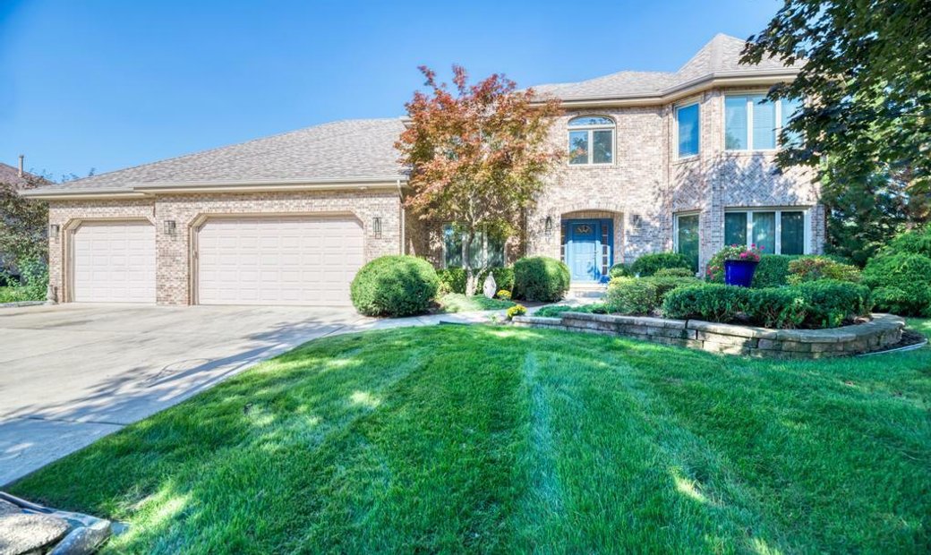 5 Bedrooms Single Family Detached In Darien, Illinois, United States