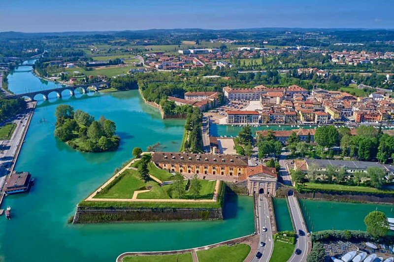 Verona Apartment In Peschiera Del Garda, Italy For Sale (12222823)