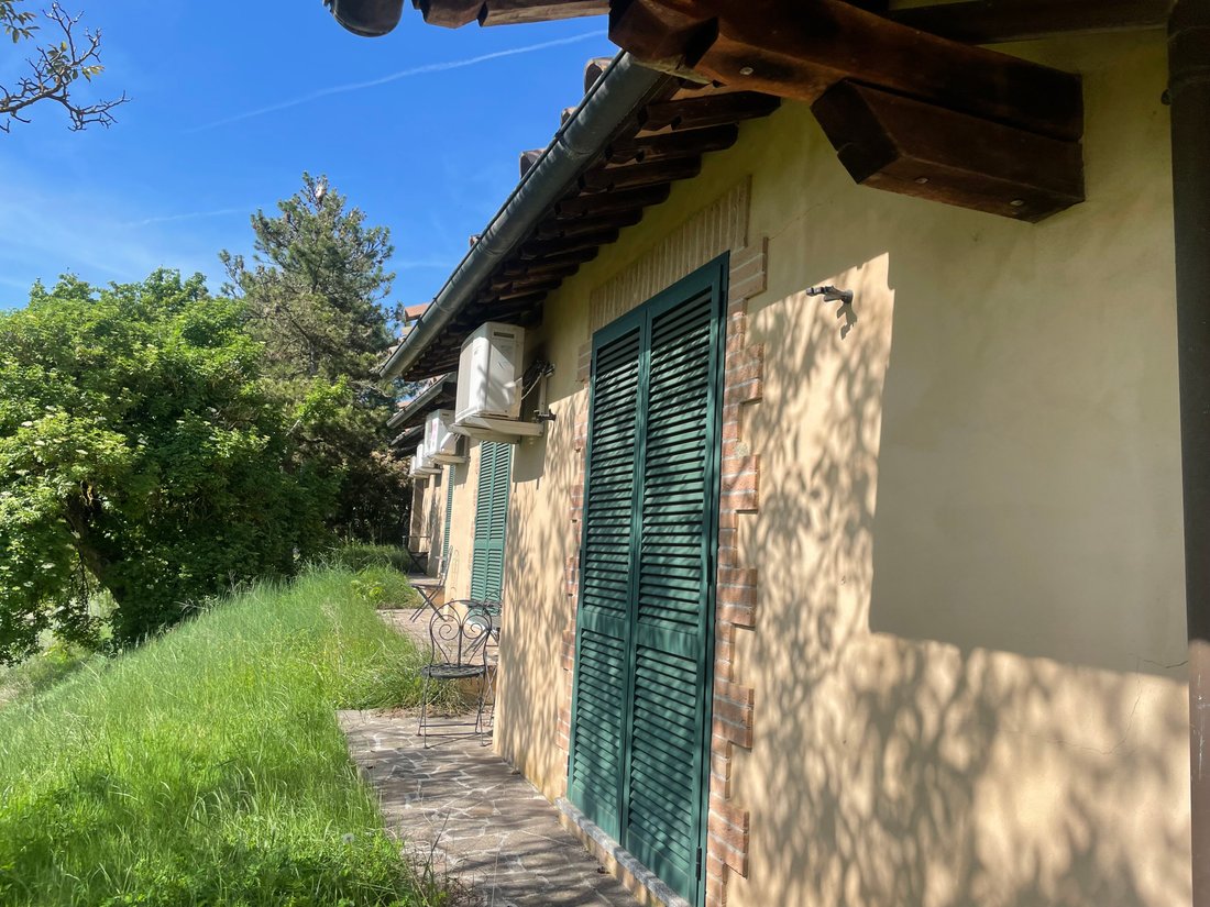 Az204 102 Ha Farm With Farmhouses And Outbuildings In Gubbio, Umbria