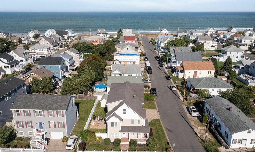 57 E St, Hull, Ma, 02045 In Hull, Massachusetts, United States For Sale