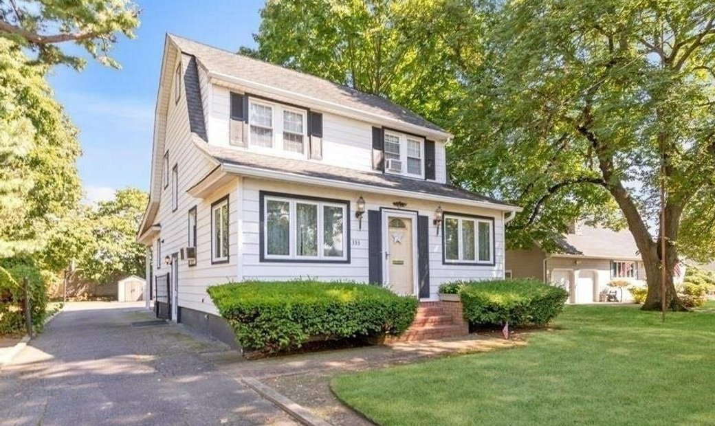 House Bellmore In Bellmore, New York, United States For Sale (12226745)