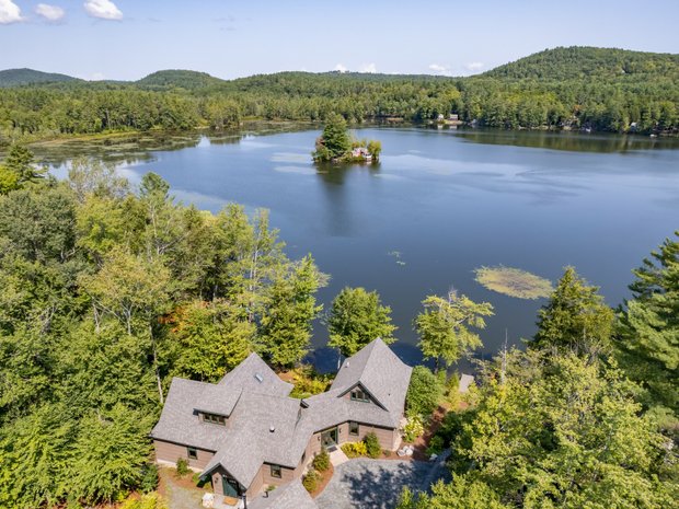 Luxury lake view homes for sale in Sunapee, New Hampshire | JamesEdition