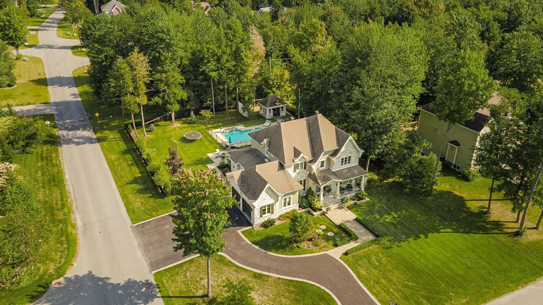 Executive Cottage In The Heart Of Saddlebrook In Saint Lazare, Quebec