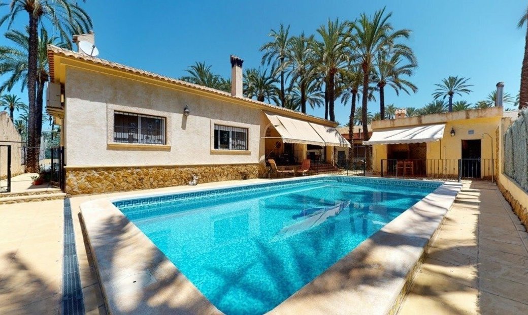 Elche Villa In Elx, Valencian Community, Spain For Sale (12205015)