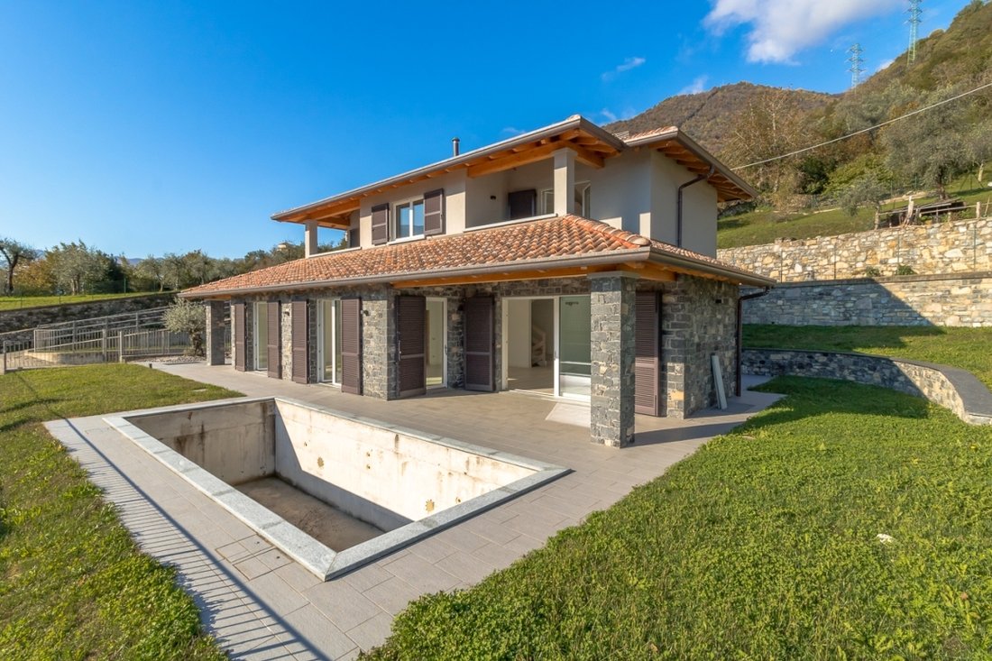 Villa in Tremezzina, Lombardy, Italy 1 - 12235540