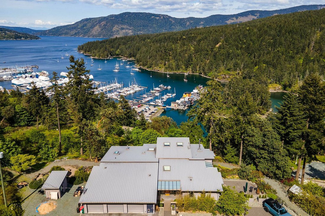 Architecturally Stunning In Duncan, British Columbia, Canada For Sale