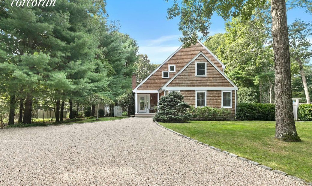 11 Monument Lane, East Hampton, Ny In East Hampton, New York, United