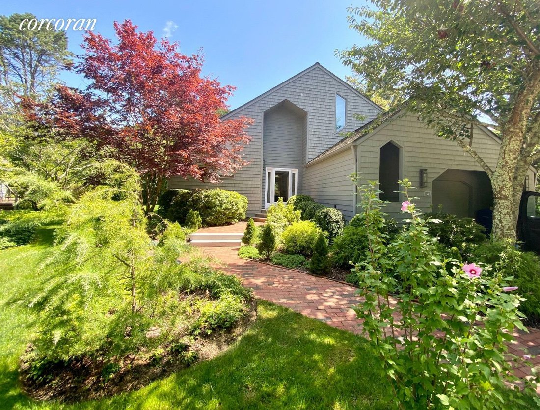 4 Huckleberry Lane, East Hampton, Ny In East Hampton, New York, United