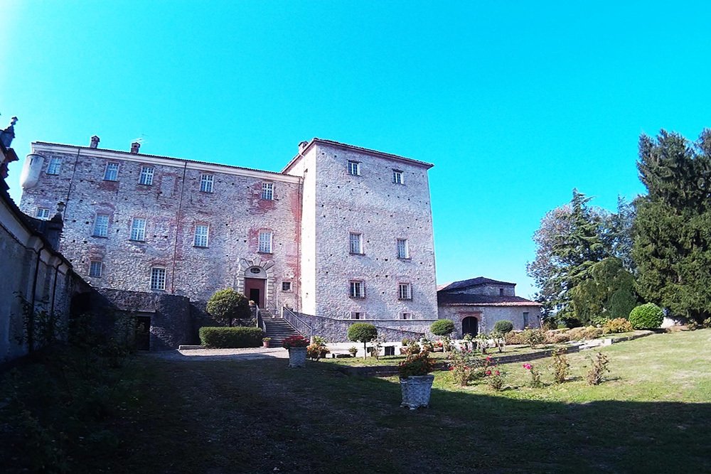 Marvellous Castle For Sale In Piedmont 908 In Cravanzana, Piedmont ...