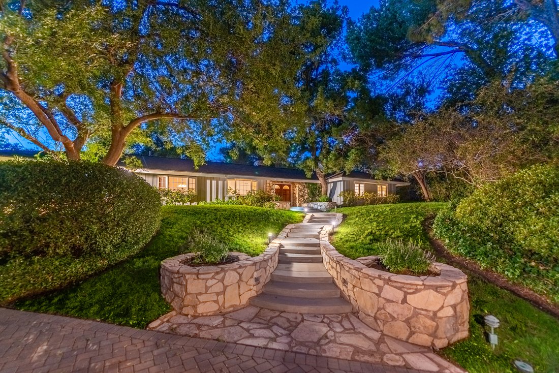 Dream Home Potential On Secluded Lot Dans Thousand Oaks, Californie ...