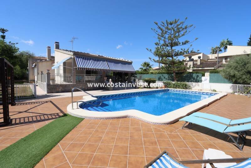 Villa in La Zenia, Orihuela, Valencian Community 1 - 12240727