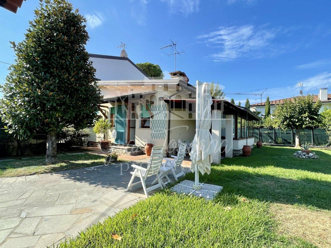 Forte Dei Marmi House For Sale In The In Forte Dei Marmi, Tuscany