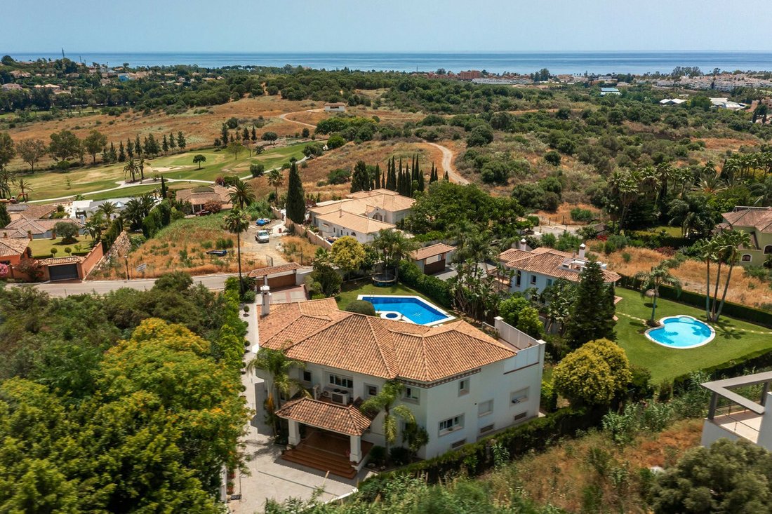 Villa in El Paraíso, Benahavis, Spain 2 - 12049661