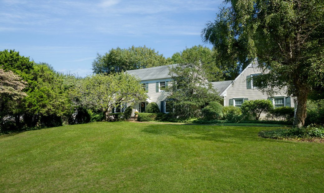 12 Van Wyck Lane, Lloyd Harbor, Ny, 11743 In Halesite, New York, United